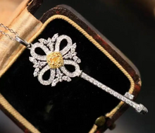 Load image into Gallery viewer, AU750 White Gold Clover Key Pendant Necklace
